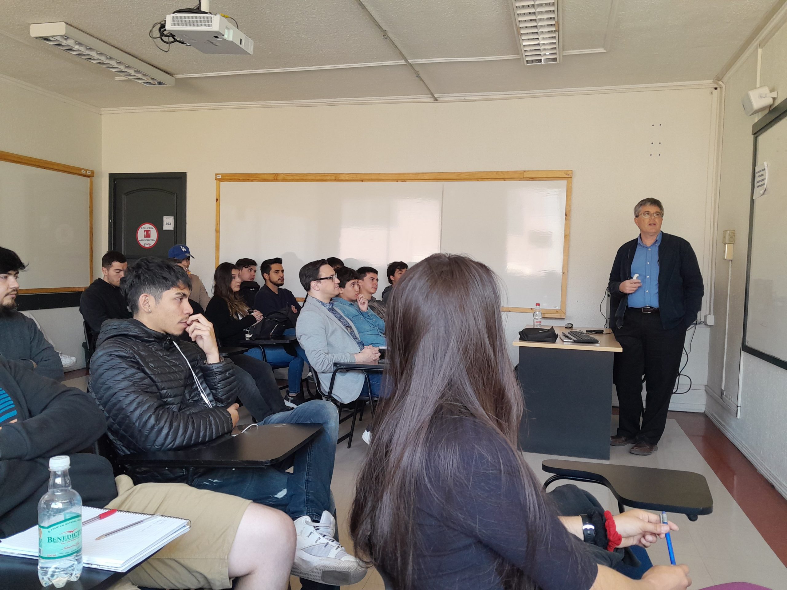 Pat Fay El Dr. Patrick Fay, de la Universidad de Notre Dame, dio una charla a ...
